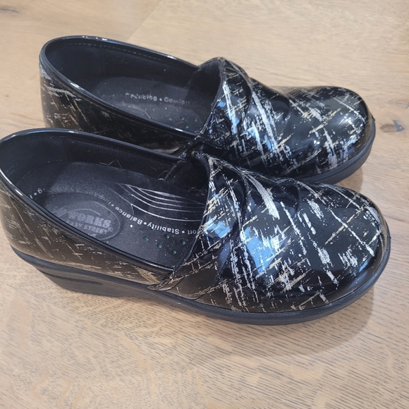 Easy Works by Easy Street 5Easy Works by Easy Street Women's Laurie Clog - Picture 4 of 5